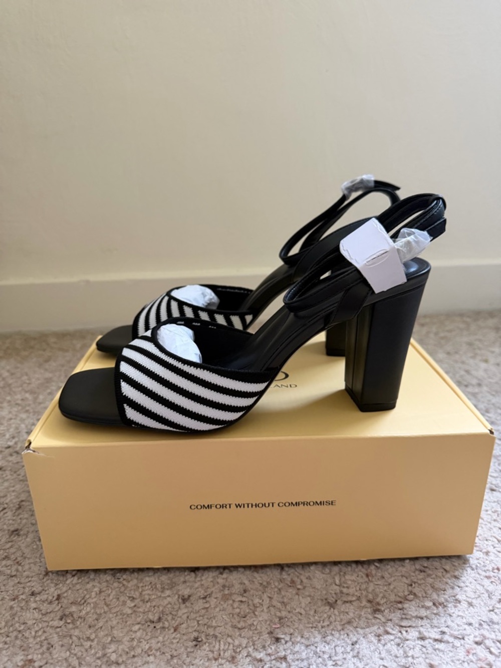 COSY ISLAND Black & White Striped Block Heel Sandals Size 9 NWT Chic Minimalist - Picture 3 of 6